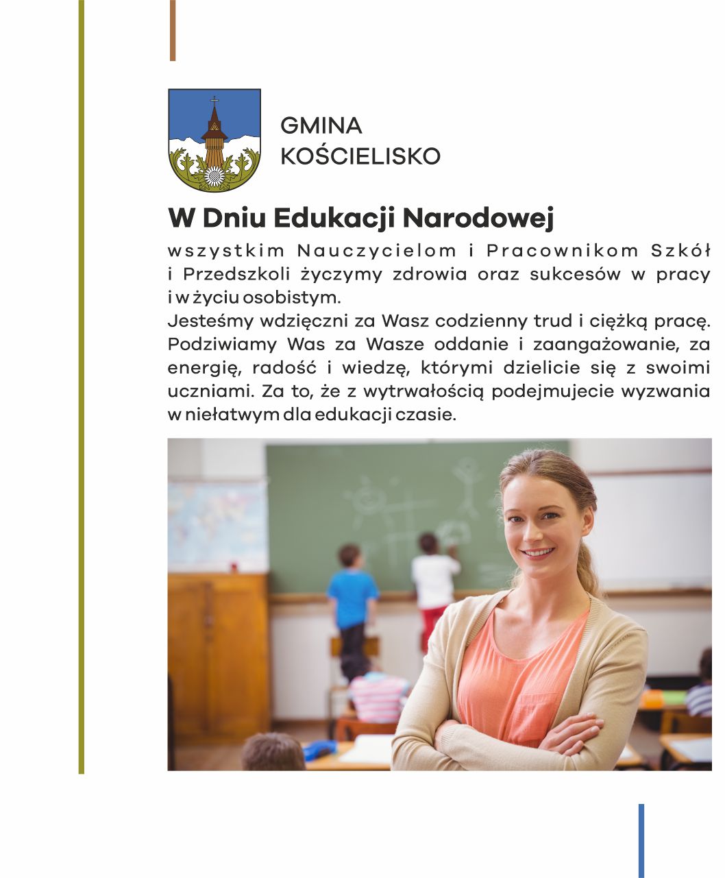 Życzenia dla nauczycieli z okazji Dnia Edukacji Narodowej ze zdjęciem przedstawiającym uśmiechniętą nauczycielkę zw klasie z dziećmi